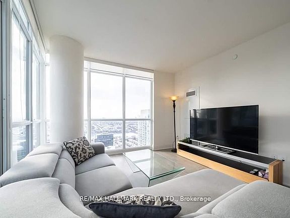 2nd image of 30 Roehampton Ave #Penthouse 01