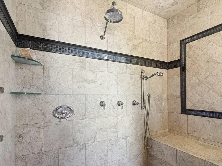 1806 Robert St — Photo 12