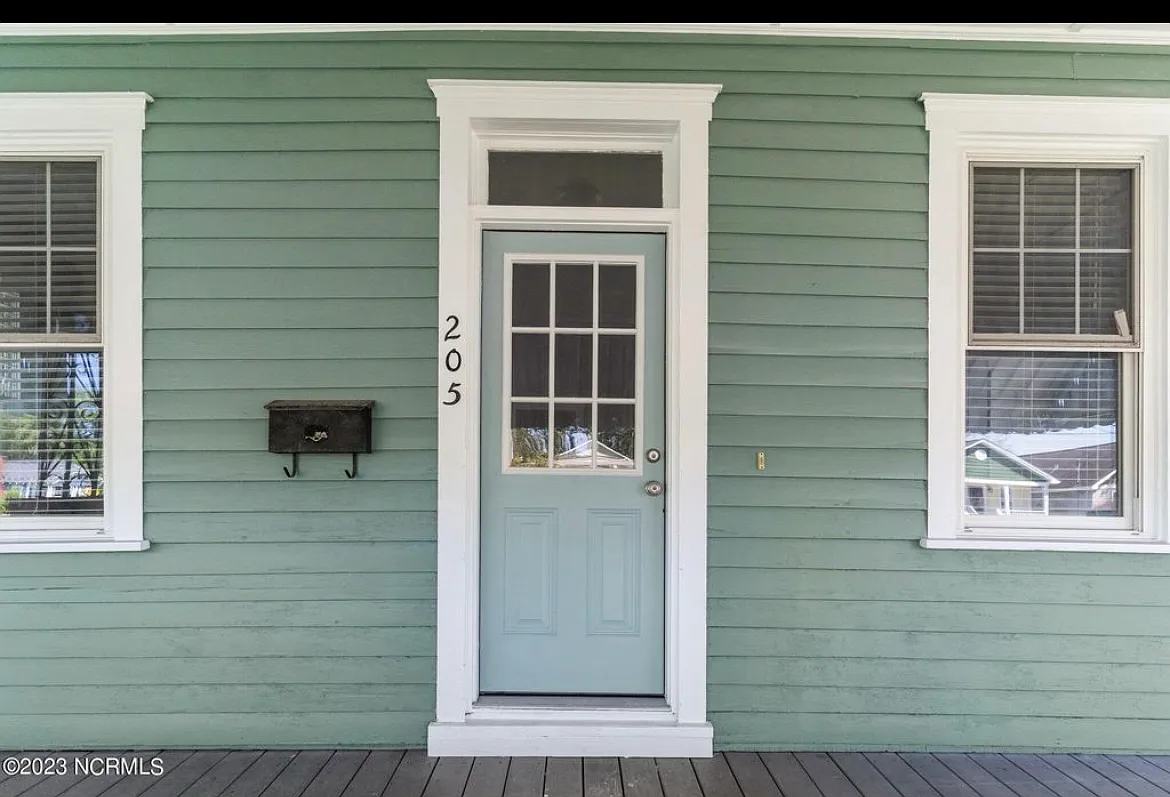 205 S 11th St — Photo 1