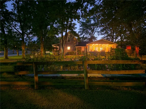 1380 E Main St, Gentry, AR 72734