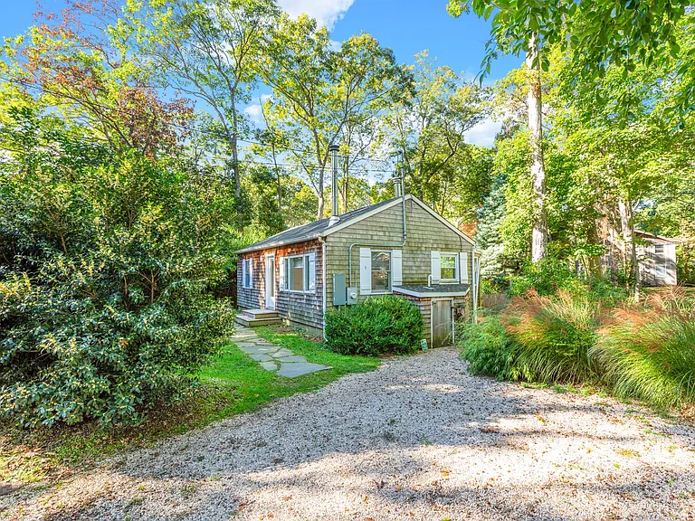 7 Bay Ave — Photo 26