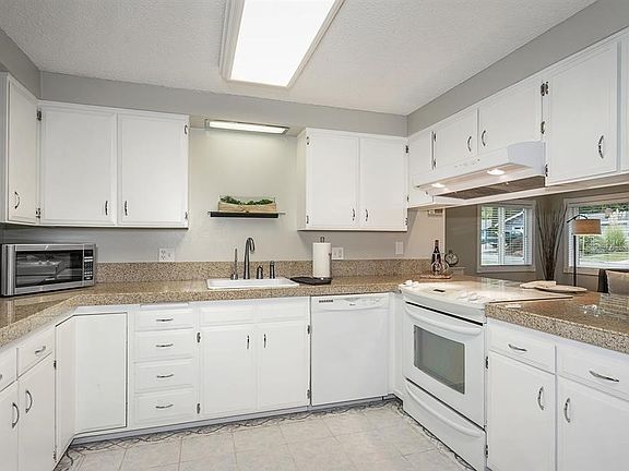 2nd image of 301 Sugar Pine Dr