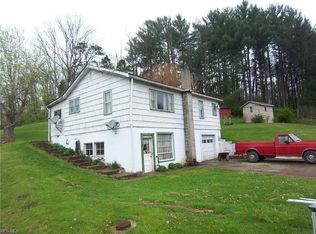 11 Oakwood Dr, Mineral Wells, WV 26150