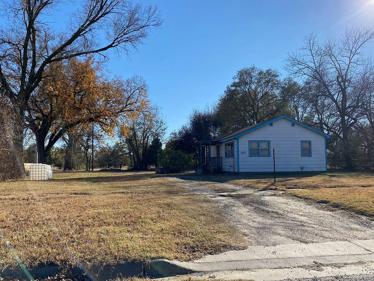 Two bedroom home with large yard — Photo 2