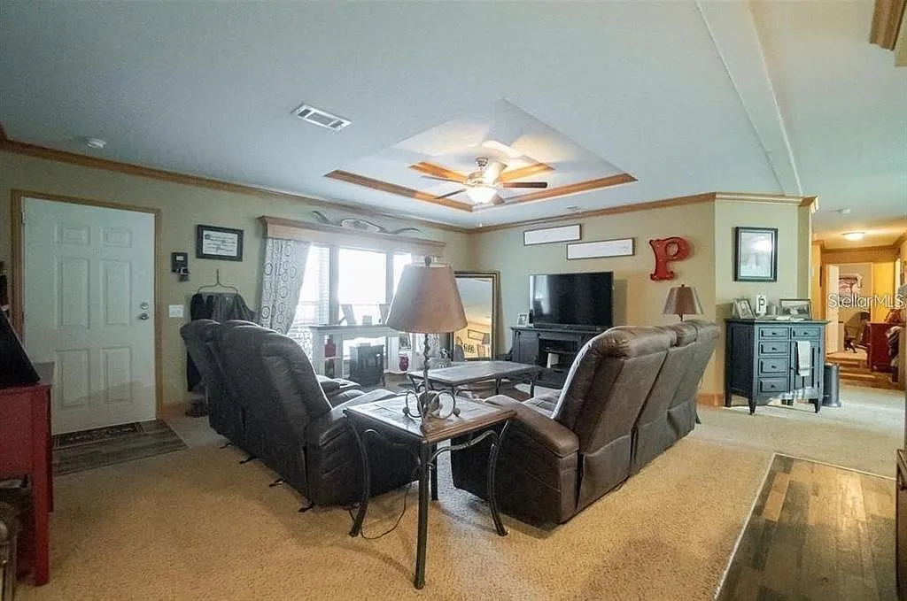 3 bed, 2.0 bath, 1608 sqft, $1,900 — Photo 4