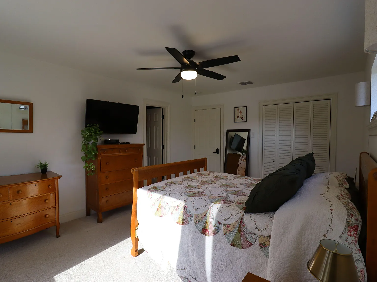 4 bed, 3.0 bath, 1838 sqft, $1,317 — Photo 3