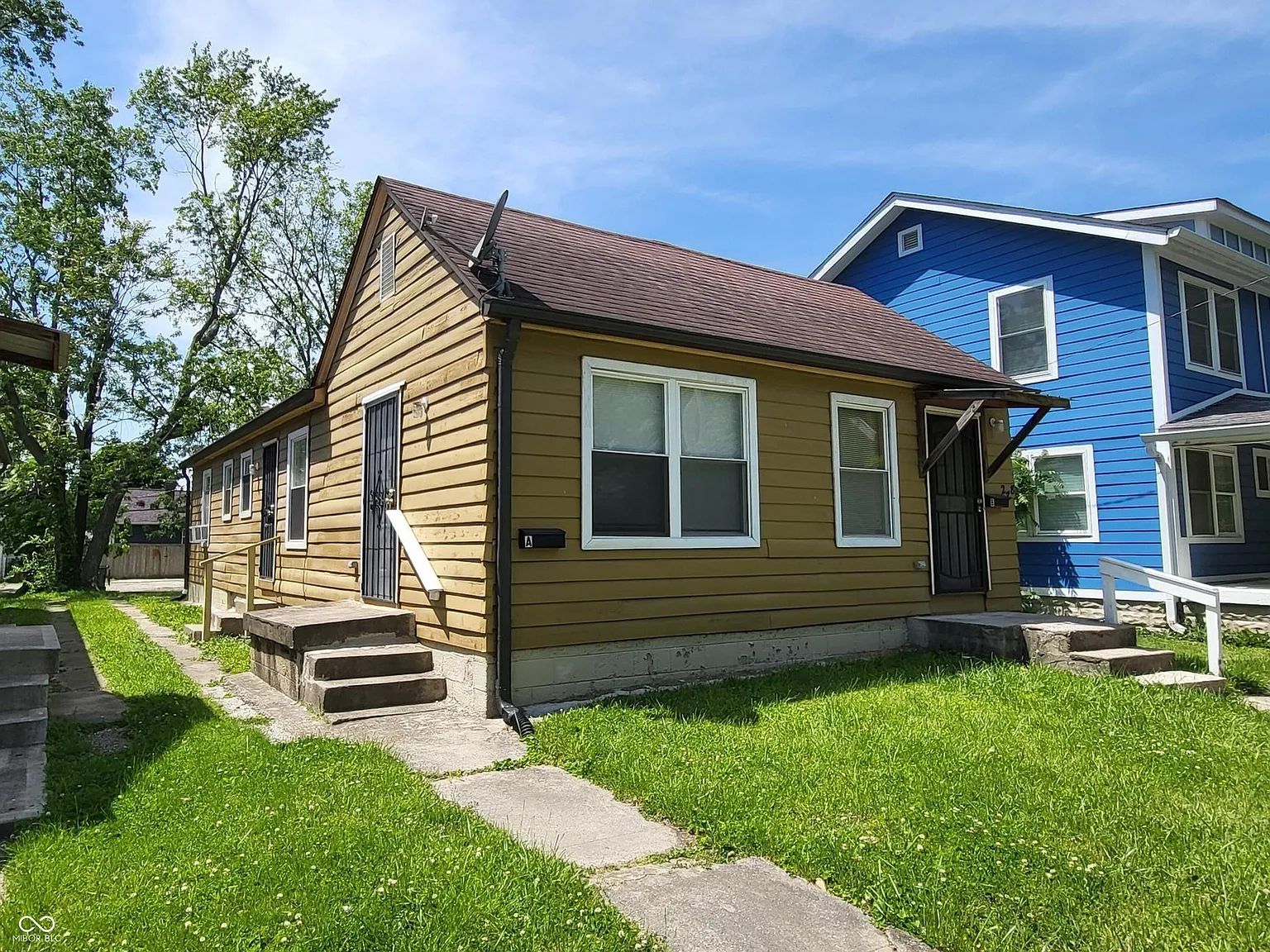 3 bed, 1.0 bath, 1200 sqft, $1,050 — Photo 2
