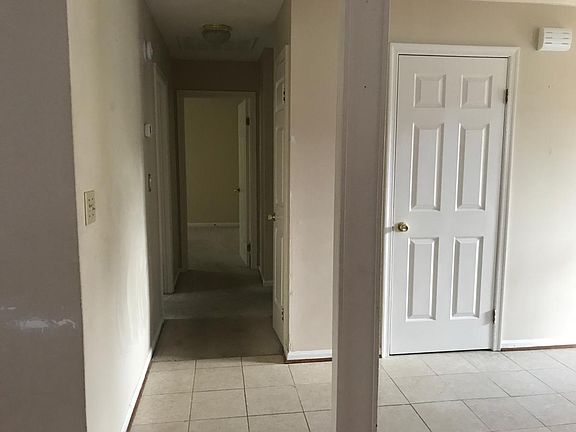 2nd image of 925 Aspen Dr