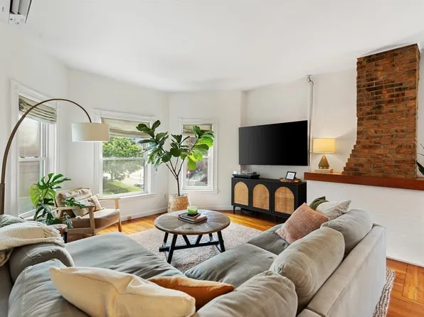 221 Harvard St #2, Cambridge, MA 02139