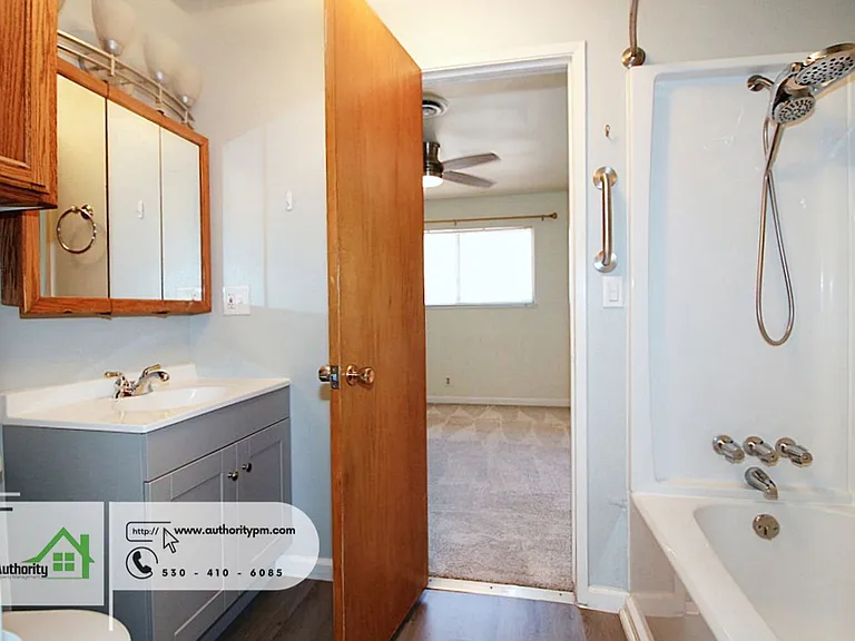4548 Pensacola St — Photo 21