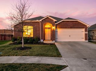 2105 Myrtle Beach Dr, Fort Worth, TX 76108