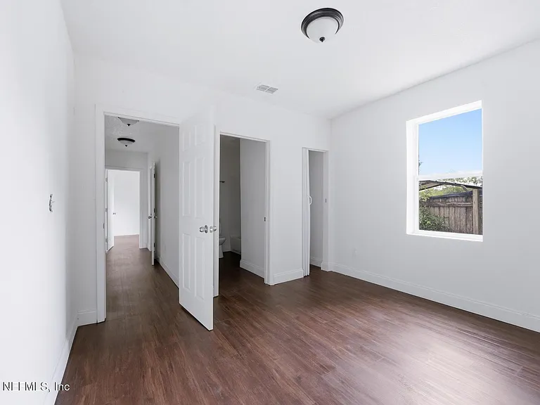 1715 Brackland St — Photo 4