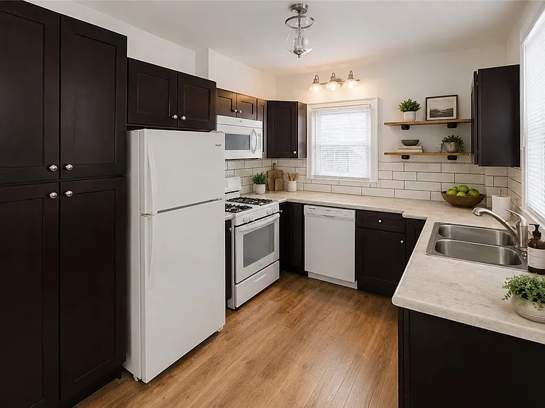 511 Woodbourne Ave — Photo 4