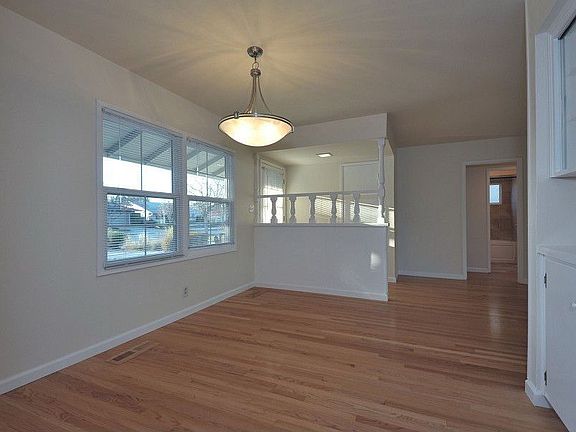5th image of 3586 Woodford Dr