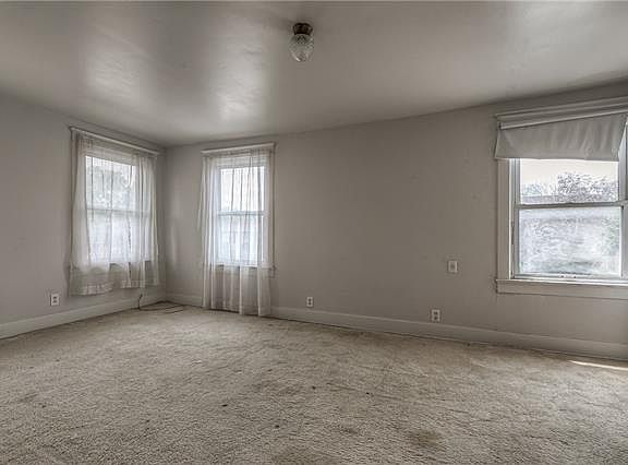 4th image of 4339-4341 Holly St