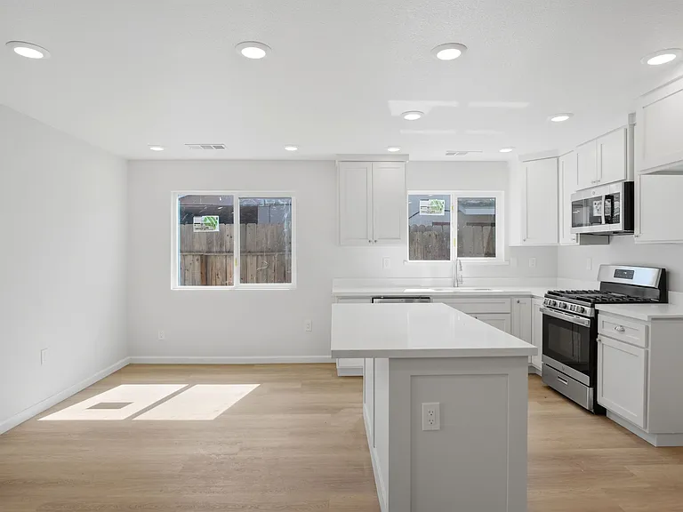 1611 Grapevine Dr — Photo 4