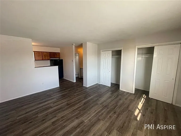 Keri Lyn Apartments — Photo 21