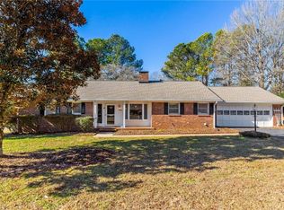 2700 Garces Cir, Pfafftown, NC 27040
