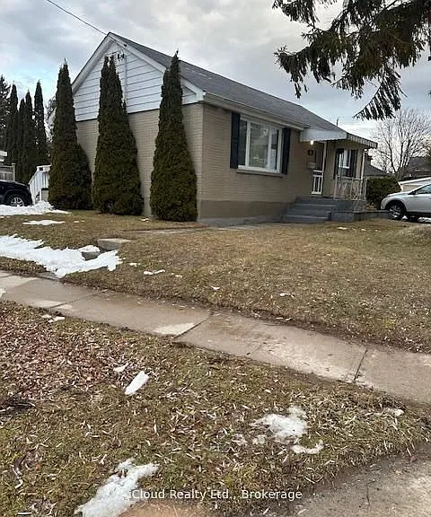 38 Kawartha Ave #MAIN — Photo 2