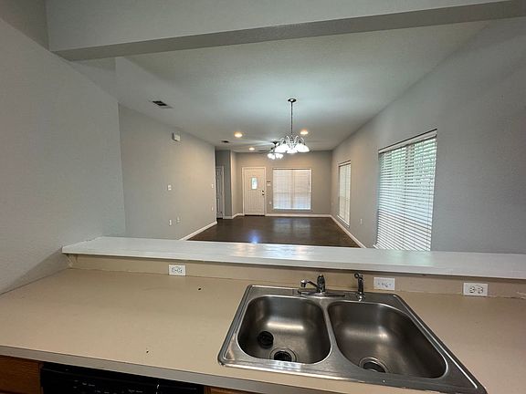 5th image of 910 N 12th St