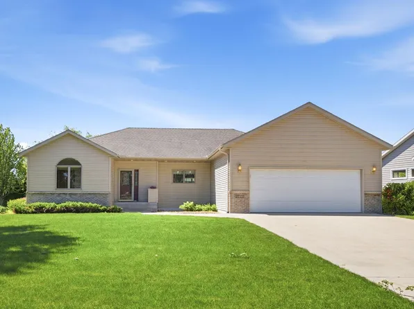 1404 Heritage Ave NW, Hutchinson, MN 55350