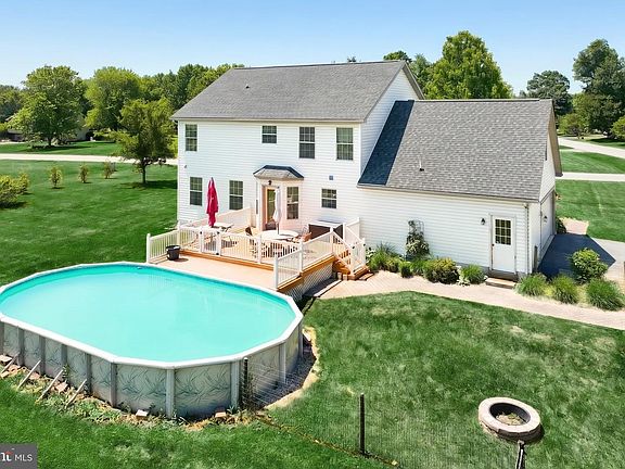4th image of 35 Fox Meadow Dr