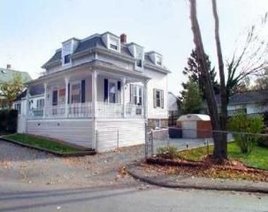 1 Cummings Rd, Newport, RI, 02840