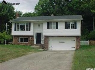 4490 Azalea Ln, North Olmsted, OH 44070