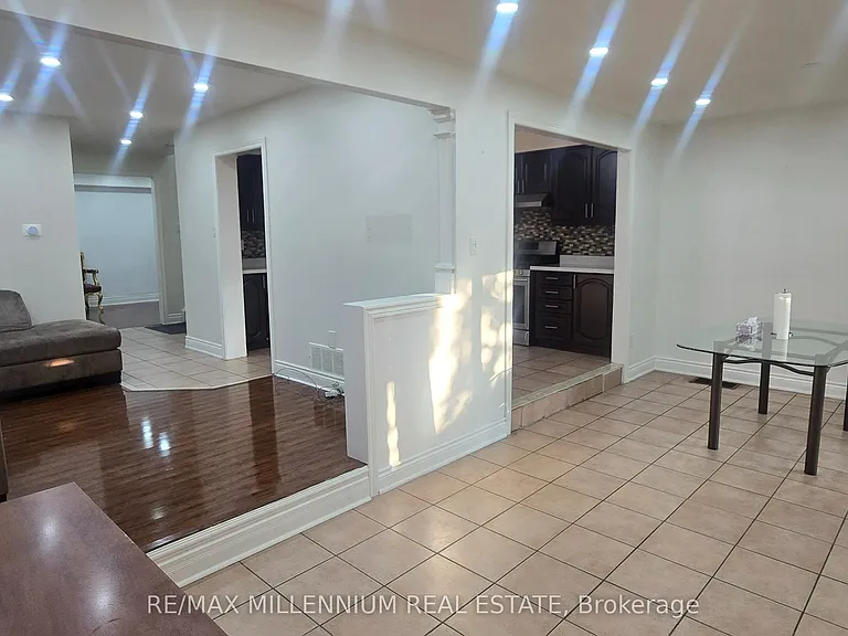 32 Abelard Ave #UPPER — Photo 6