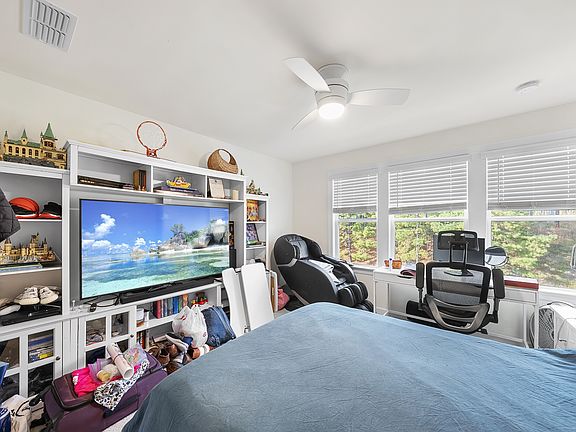 4th image of 3323 Lynn Rd #40