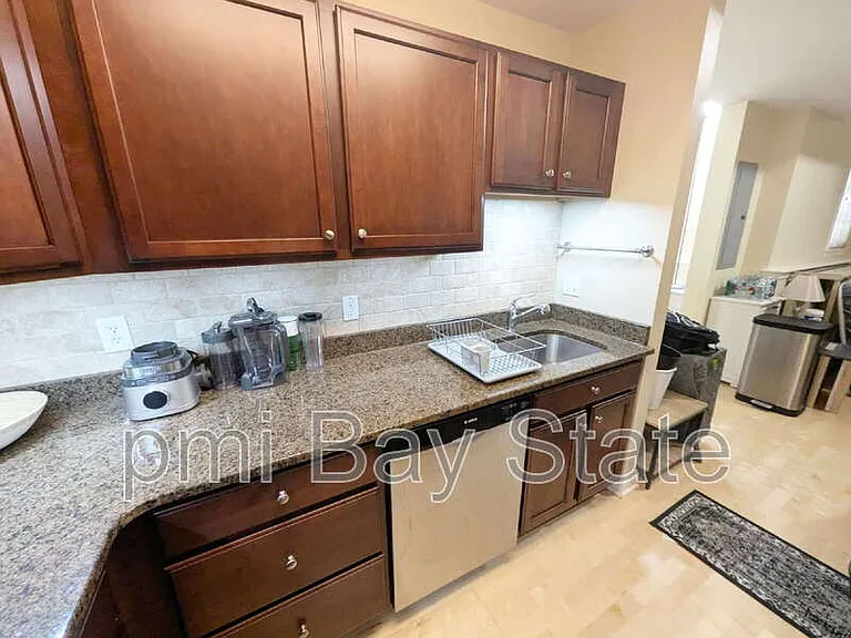27 Saint James Ave #3 — Photo 10