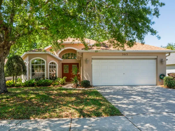 303 Rochester St, Spring Hill, FL 34609