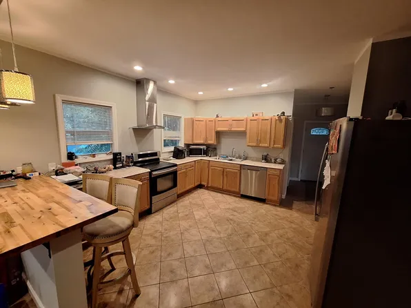 15 5th St #3, Webster, MA 01570