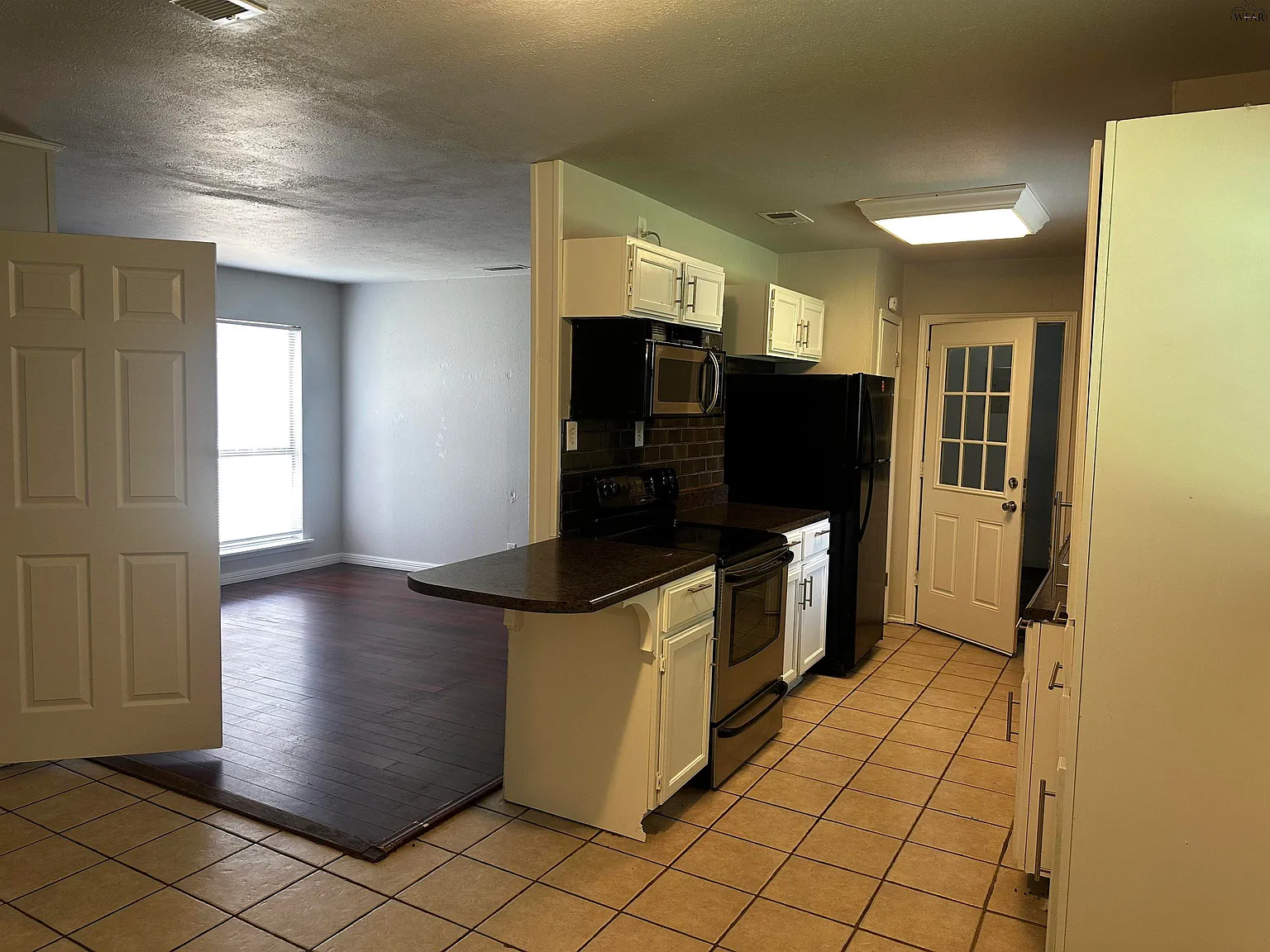3 bed, 1.5 bath, 956 sqft, $1,595 — Photo 4