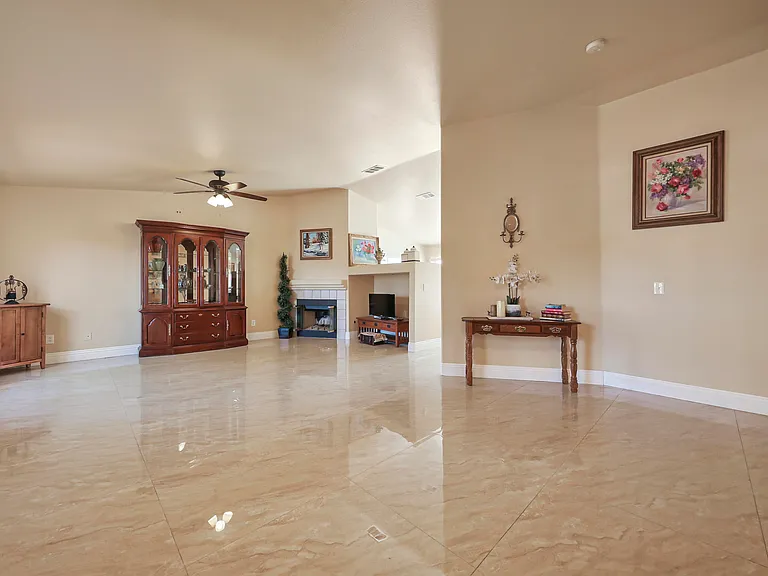 45930 Las Colinas — Photo 9