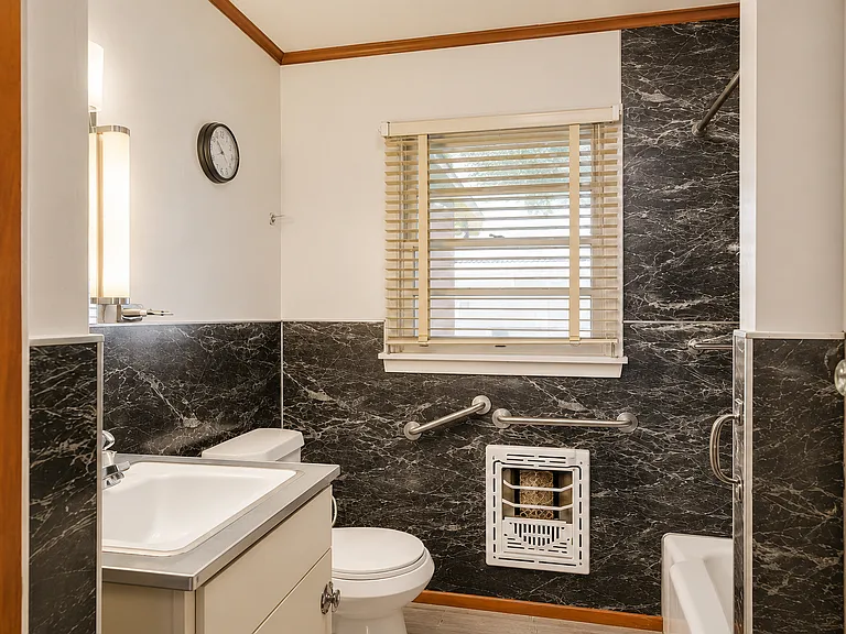 102 Antigua Dr — Photo 8
