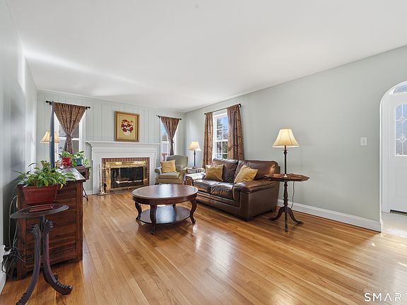 5th image of 5 Arrowhead Road