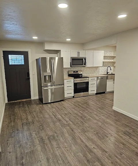 8010 Greenwood St #5 — Photo 2