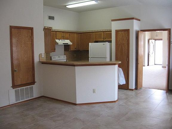 5th image of 1003 Olde Towne Dr