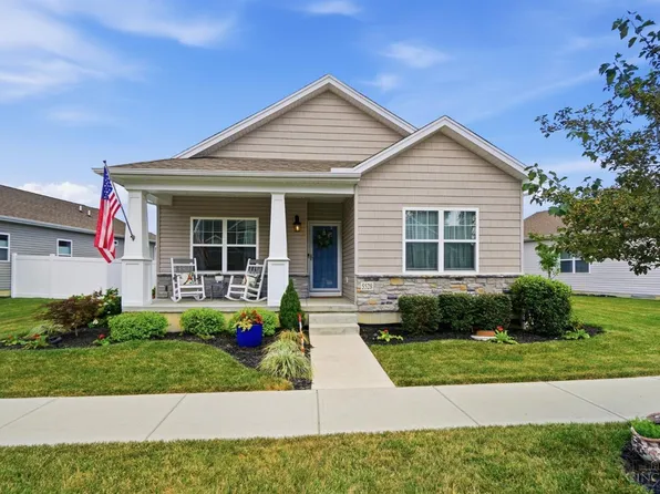 5528 W Mills Dr, Milford, OH 45150