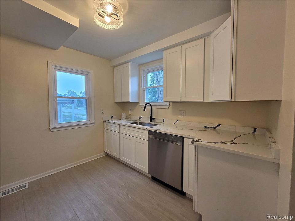 16039 Curtis St, photo 24