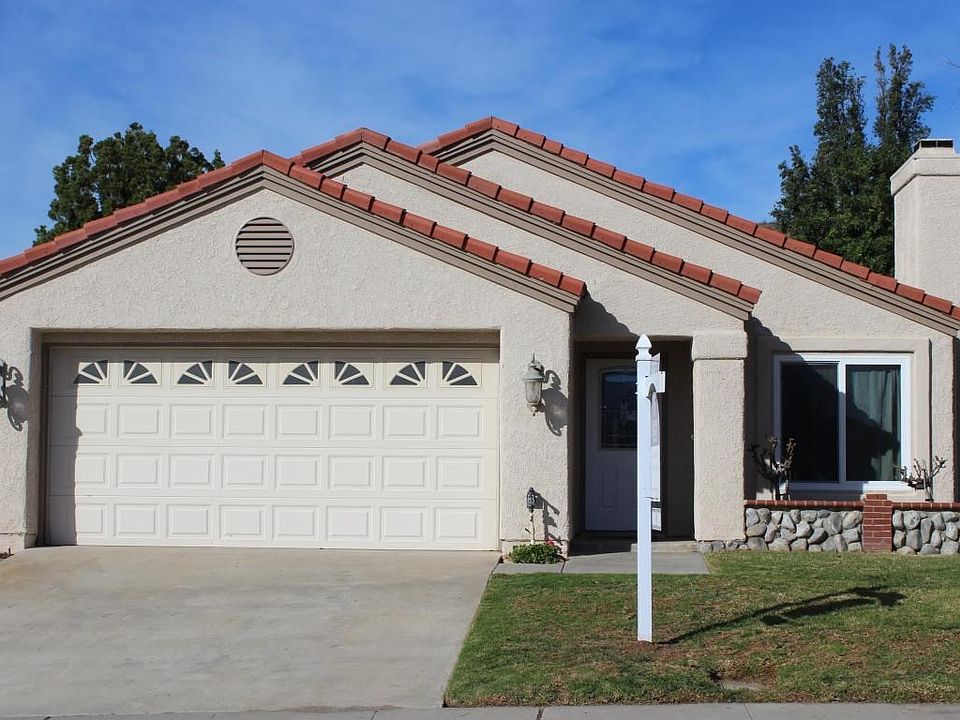 15259 Monroe Front (2)