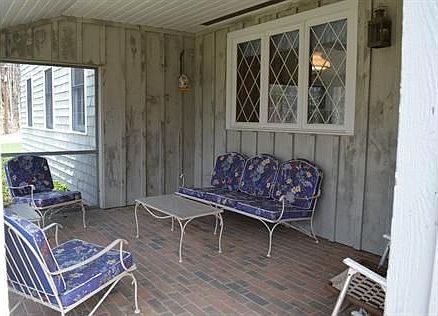 Screened in porch
