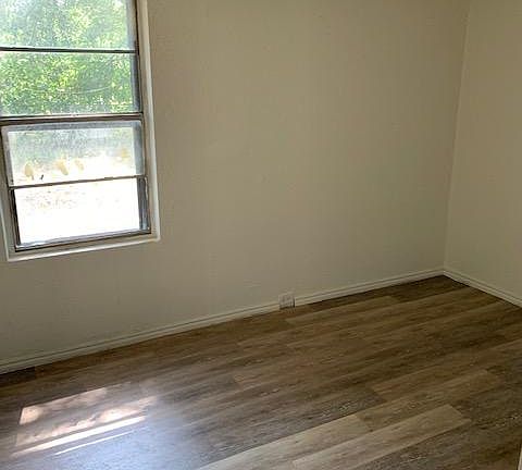 5th image of 1402 Curtis Dr