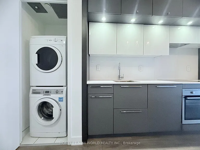15 Grenville St #511 — Photo 13