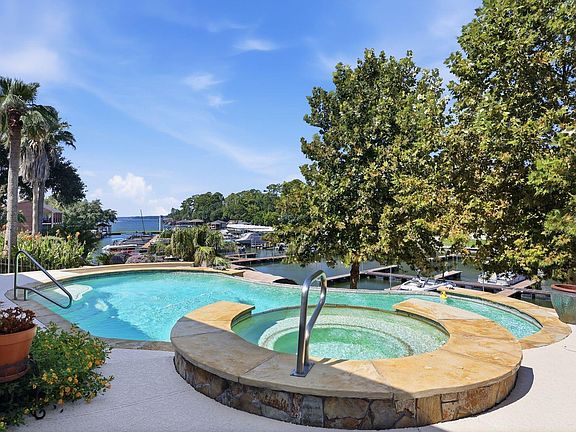3rd image of 12516 Lake Vista Dr