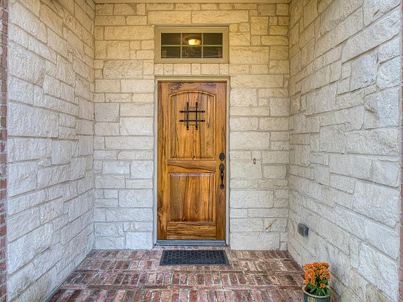 3rd image of 6707 Dillon Dr