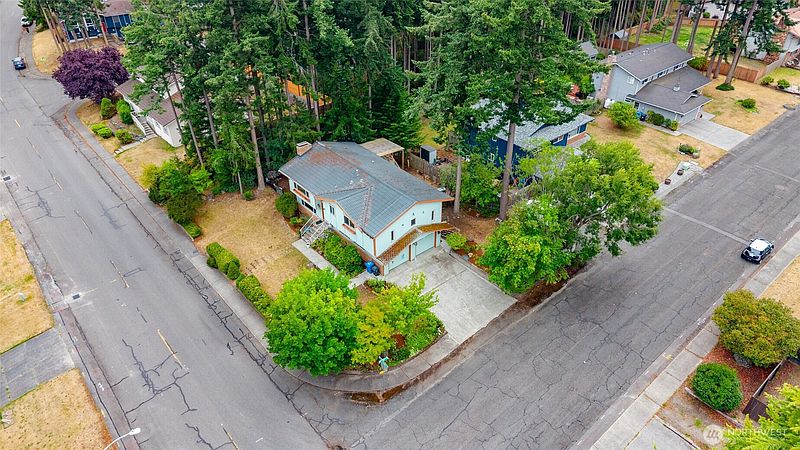 4th image of 1127 SW Fairhaven Drive