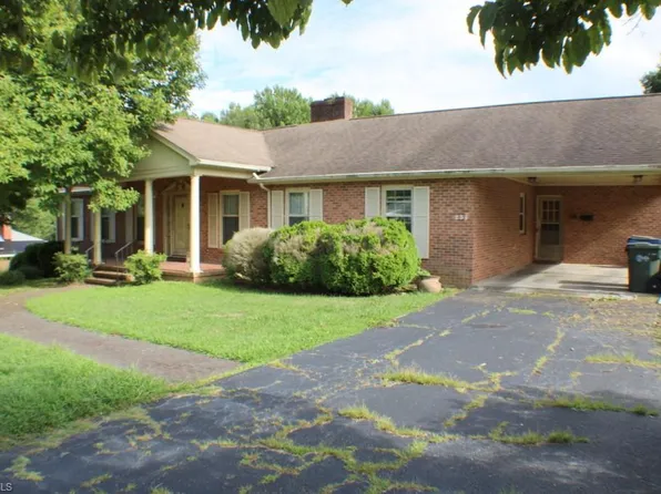 234 Hylton St, Mount Airy, NC 27030