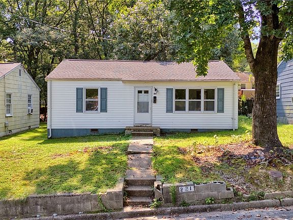 2nd image of 221 N Elm Ave